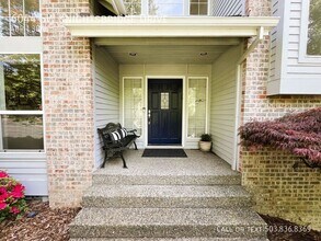 6044 SW Knightsbridge Dr in Portland, OR - Building Photo - Building Photo