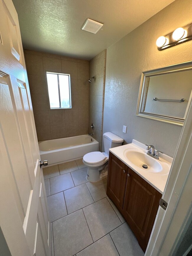 4190 E McKenzie Ave in Fresno, CA - Building Photo - Building Photo