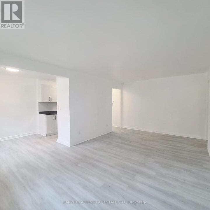 125 Shelborne Ave in Toronto, ON - Building Photo