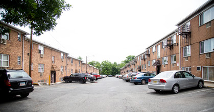 Stuyvesant Gardens in Irvington, NJ - Building Photo - Building Photo