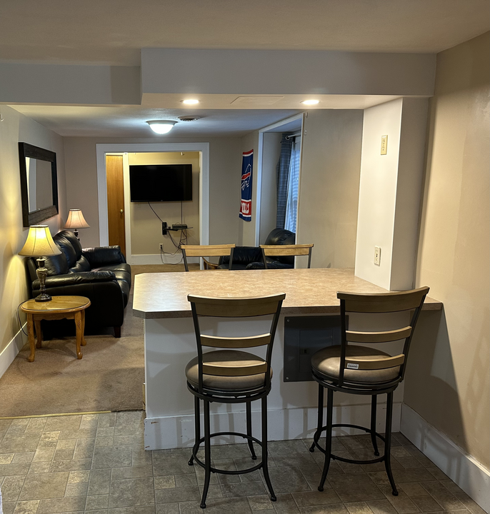 150 Tompkins St, Unit Roommate Needed Spring 25 in Cortland, NY - Foto de edificio