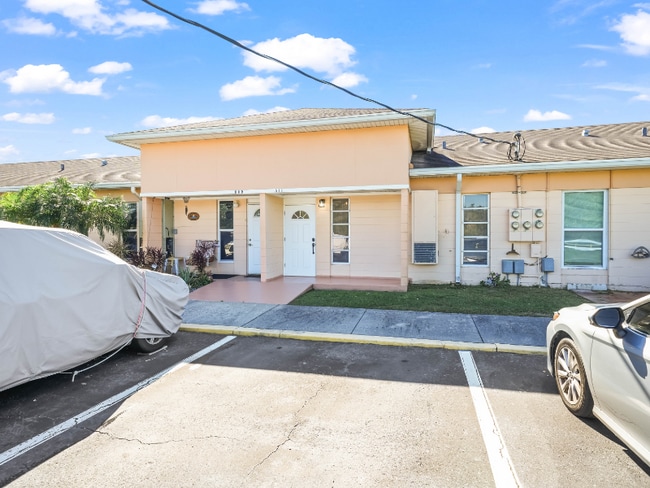 511 Club Cir in Lakeshore, FL - Foto de edificio - Building Photo