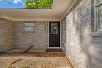 12018 Moonmist Dr in Houston, TX - Building Photo - Building Photo
