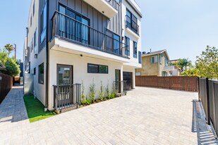 1330 Tamarind Ave in Los Angeles, CA - Building Photo