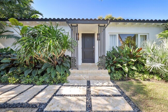 11270 NE 9th Ave in Biscayne Park, FL - Building Photo - Building Photo