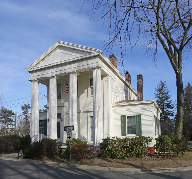 Onderdonk House Apartments in Manhasset, NY - Foto de edificio