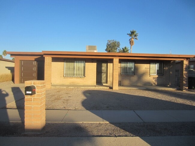 property at 5409 S Aleppo Dr