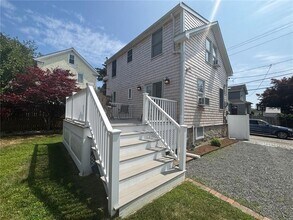 25 McAllister St in Newport, RI - Building Photo - Building Photo
