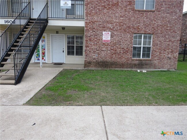 1602 Dugger Cir in Killeen, TX - Foto de edificio - Building Photo