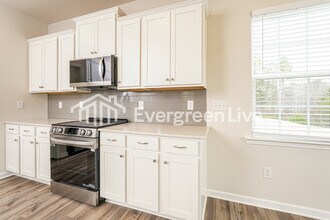 5585 Hydrangea St in Winston-Salem, NC - Building Photo - Building Photo