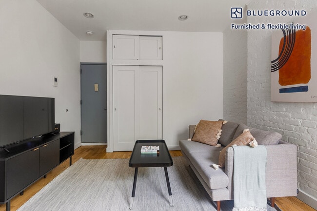 324 E 77th St in New York, NY - Building Photo - Building Photo