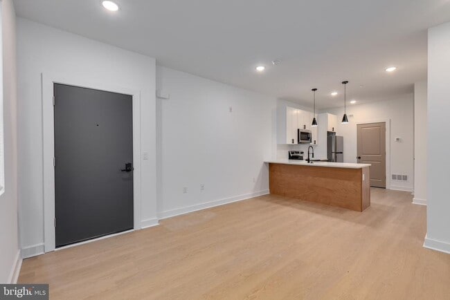 2350 N 16th St in Philadelphia, PA - Building Photo - Building Photo