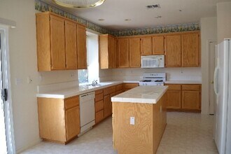 927 Cranston Dr in Woodland, CA - Building Photo - Building Photo