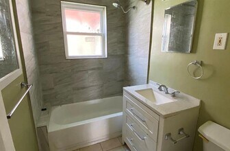 2905 Isabella St-Unit -2 in Houston, TX - Building Photo - Building Photo