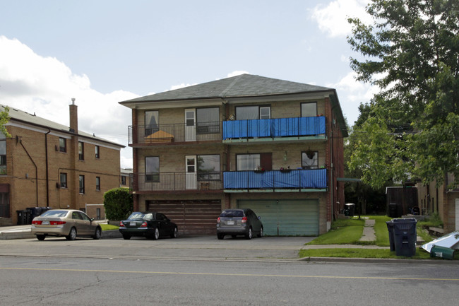 230-232 Wilmington Ave in Toronto, ON - Building Photo - Primary Photo