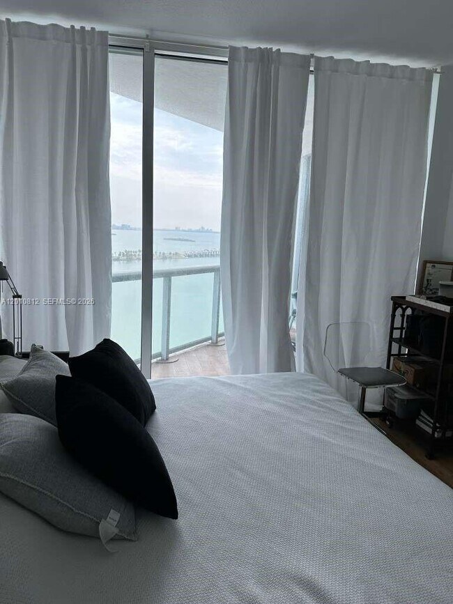 480 NE 30th St, Unit 2102 in Miami, FL - Foto de edificio - Building Photo