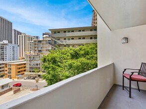 134 Kapahulu Ave, Unit 606 in Honolulu, HI - Foto de edificio - Building Photo
