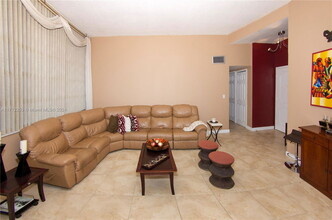 1301 NE Miami Gardens Dr in Miami Gardens, FL - Building Photo - Building Photo