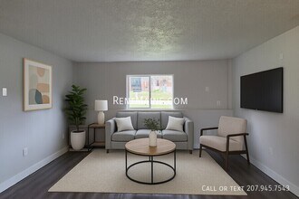 22 Hillside Ln in Lewiston, ME - Foto de edificio - Building Photo