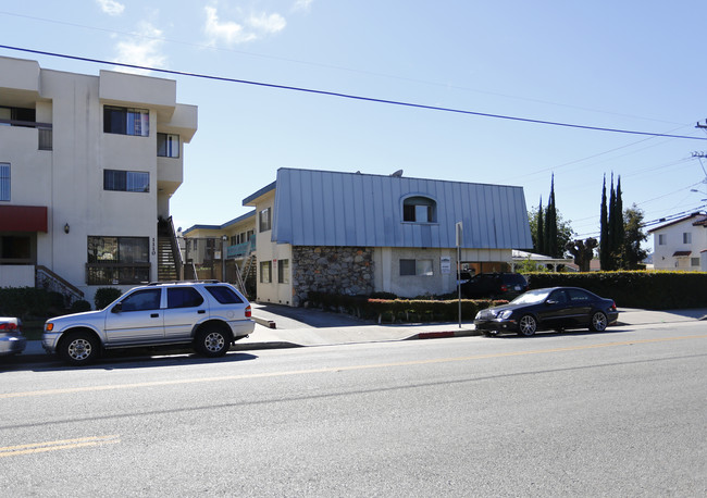 1104 E Wilson Ave in Glendale, CA - Building Photo - Building Photo