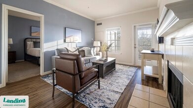 1215 W Slaughter Ln in Austin, TX - Foto de edificio - Building Photo