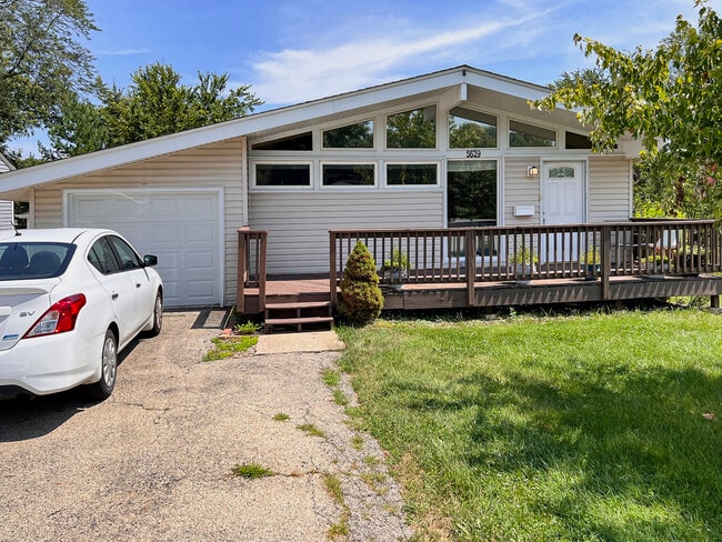 5639 Main St in Downers Grove, IL - Foto de edificio - Building Photo