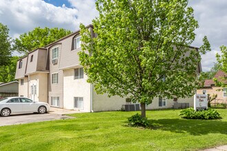 5th Ave Place in Marion, IA - Building Photo - Building Photo