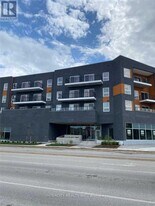 430 Essa Rd in Barrie, ON - Building Photo