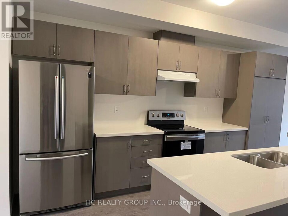 12 Terrace Bay Ln in Richmond Hill, ON - Building Photo