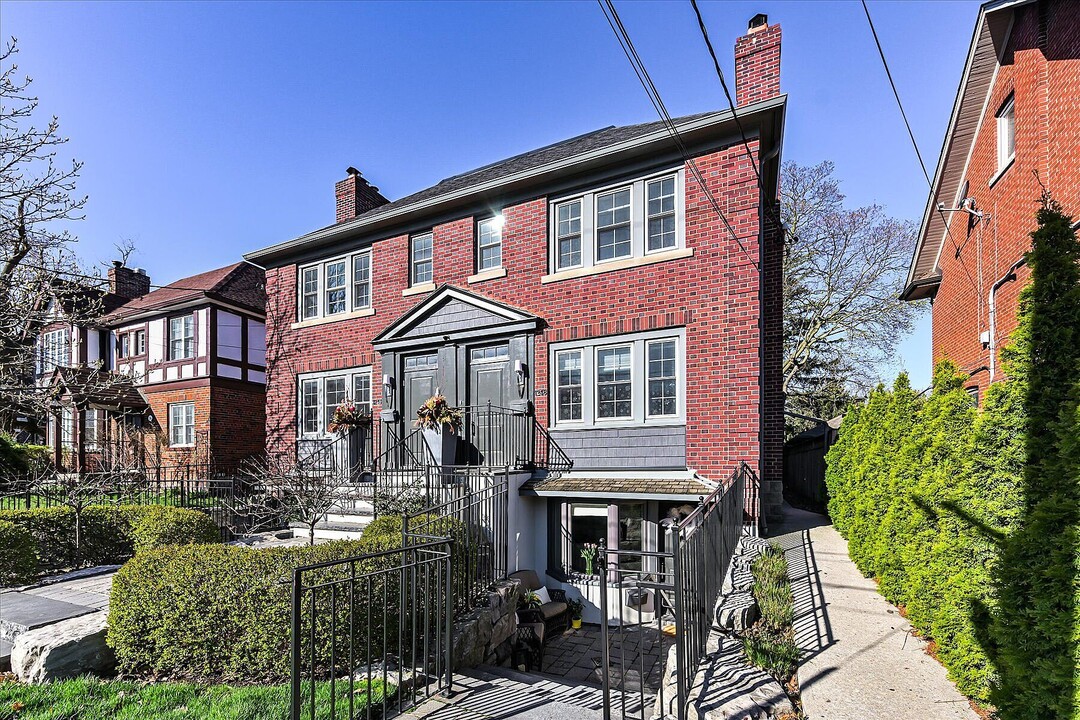 1248 Avenue Rd in Toronto, ON - Building Photo