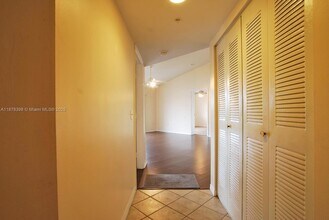 4175 N Haverhill Rd, Unit 911 in West Palm Beach, FL - Building Photo - Building Photo