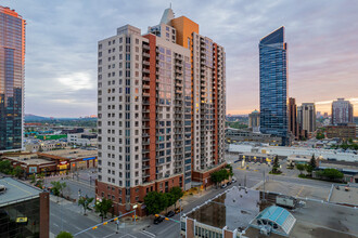 Vantage Pointe in Calgary, AB - Building Photo - Building Photo