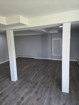 14 Sugar St in Newtown, CT - Building Photo