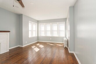 4820 W Roscoe St in Chicago, IL - Building Photo - Building Photo