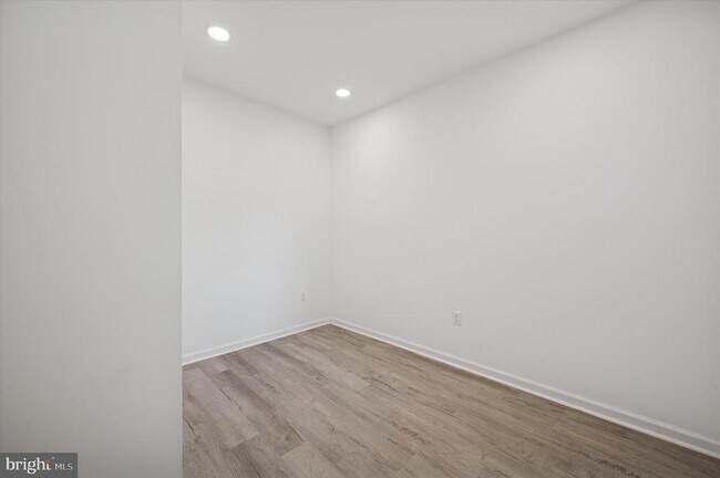 4926 W Thompson St in Philadelphia, PA - Building Photo - Building Photo