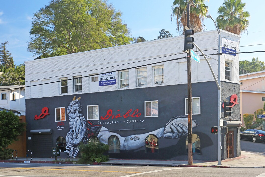 1101 Westerly Ter in Los Angeles, CA - Foto de edificio