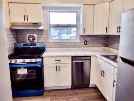 56 Willett Ave, Unit 11A in South River, NJ - Building Photo