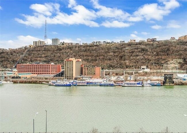151 Fort Pitt Blvd, Unit 702 in Pittsburgh, PA - Foto de edificio - Building Photo