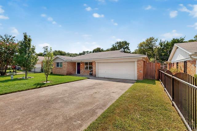207 Longacre Ln in Dallas, TX - Building Photo
