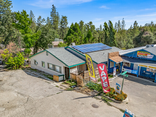 32989 Weatherly Ln in North Fork, CA - Building Photo - Building Photo