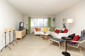 Sugar Hill in Brunswick, NY - Foto de edificio - Building Photo