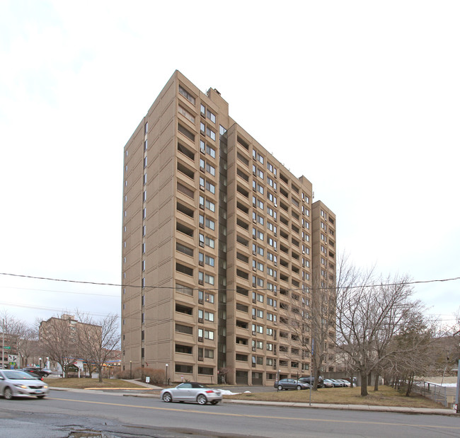 Josephine Towers Senior Living in Waterbury, CT - Foto de edificio - Building Photo