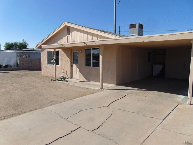 2070 E La Mesa St in Yuma, AZ - Foto de edificio - Building Photo