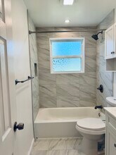 536 Kalmia St, Unit B - upstairs unit in Warminster, PA - Building Photo - Building Photo