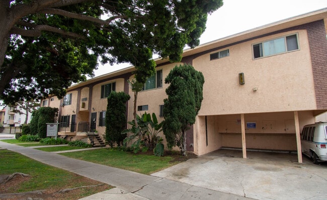 12706 Venice Blvd in Los Angeles, CA - Foto de edificio - Building Photo