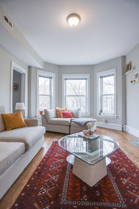 1315 W Eddy St in Chicago, IL - Building Photo