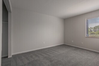 Commons At Waters Edge in Columbus, OH - Building Photo - Interior Photo