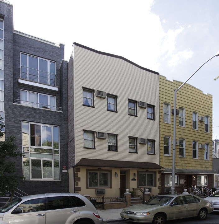 150 Withers St in Brooklyn, NY - Building Photo