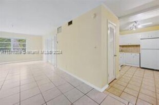 124 NE 19th Ct, Unit 114B in Wilton Manors, FL - Building Photo