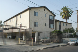 2114 W Court St in Los Angeles, CA - Building Photo - Building Photo